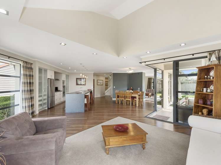 1 Somerton Drive Huntington_14