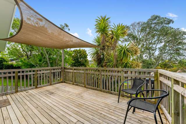 2/247 Wairau Road Totara Vale_1