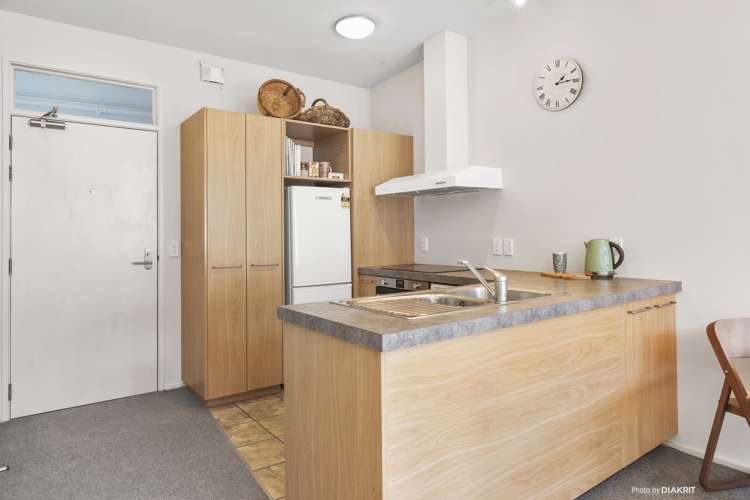 9/7 Hanson Street Mount Cook_6