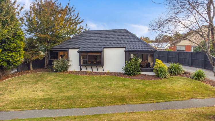 45 Karnak Crescent Russley_16