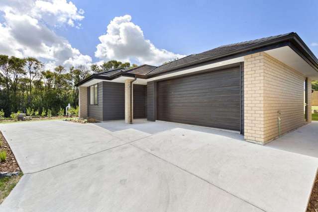 Modern Comfort in a Quiet Helensville Pocket