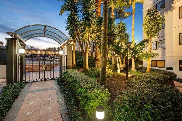 1E/175 Hurstmere Road Takapuna_23