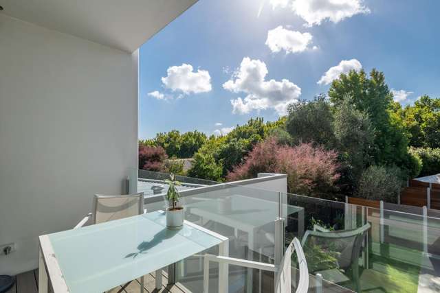 Double the comfort: 2 bed, 2 bath, 2 parks