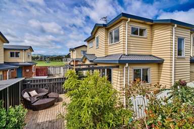 10 Pohutukawa Grove_1