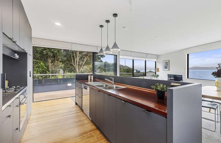 87 Marine Parade Seatoun_6