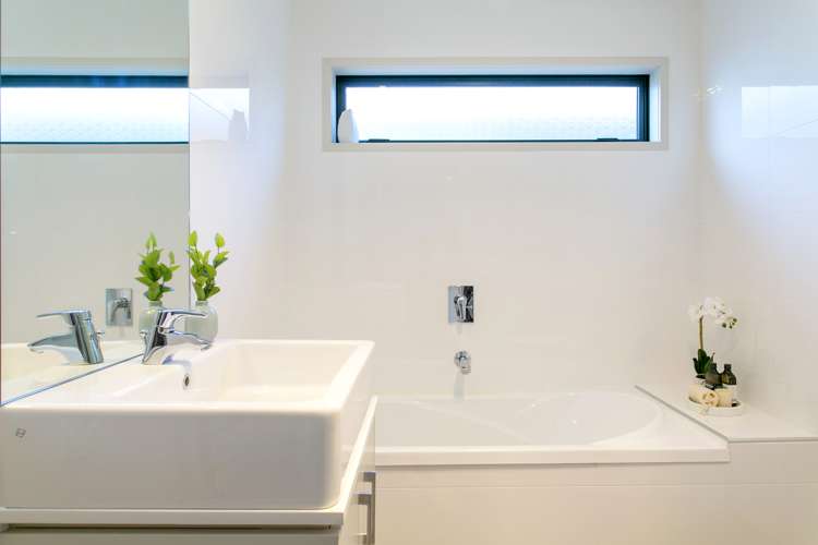 8 Chateau Crescent Rangatira Park_17