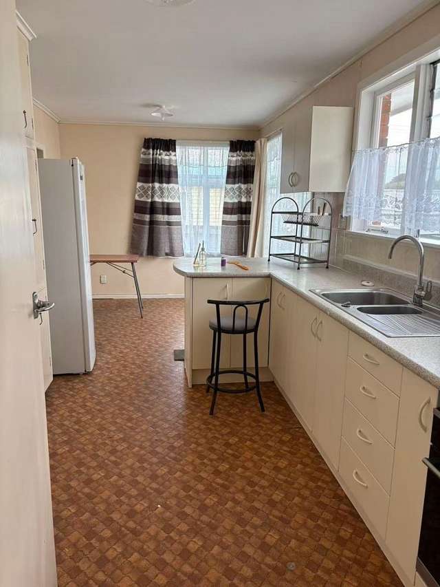 9 Archlynn Road Kelston_1