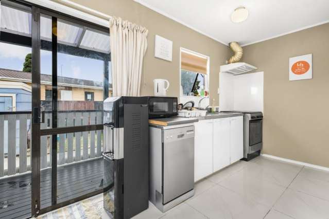 2/10 Hatherley Place Clendon Park_3