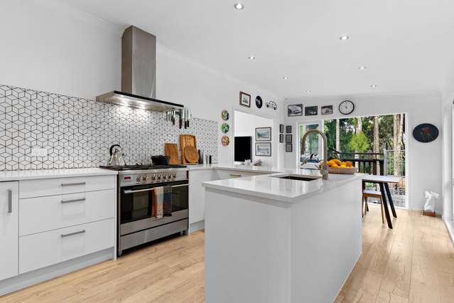 7 Rauhuia Crescent Parau_2