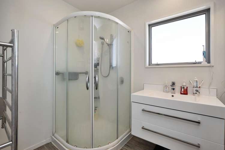 227 Racecourse Road Allenton_17