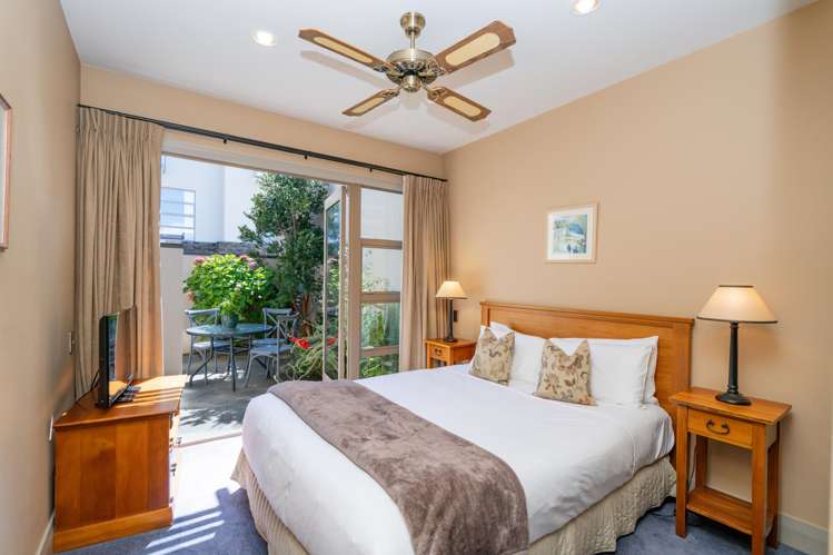 2/10 Lake Street Queenstown_30