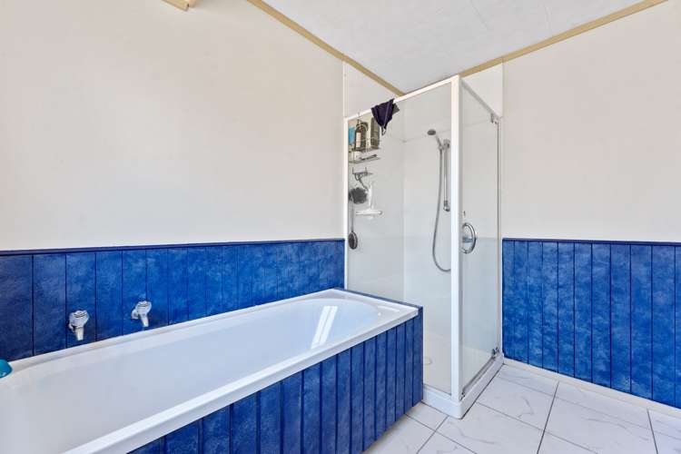 80 Saint Annes Crescent Wattle Downs_15