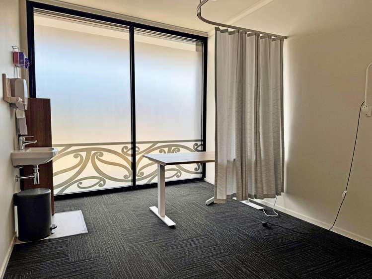 Tenancy 3/18 Karewa Place Te Rapa_3