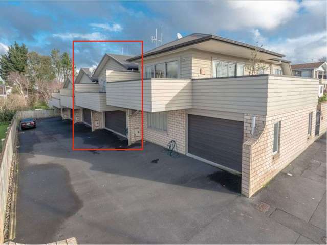 Modern 3-Bedroom Townhouse with Office