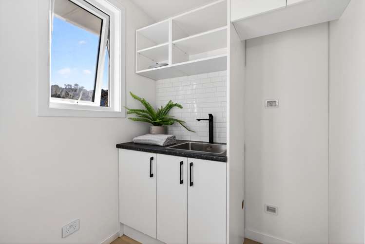 217 Dowse Drive Maungaraki_14