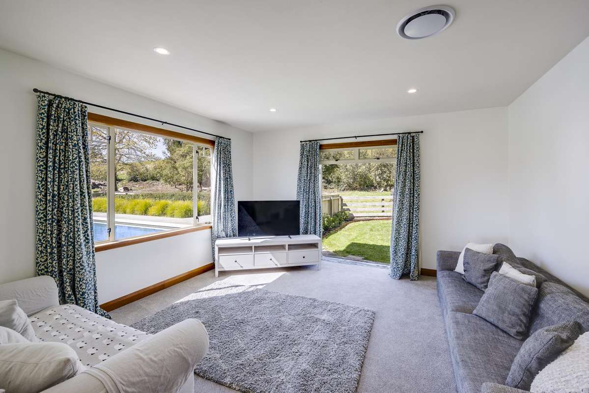 549 Middle Road_5