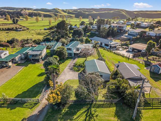 Freehold Coastal Living Kawhia Room to Spread Out