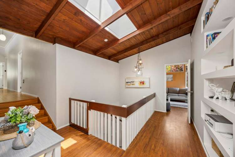 12 Raroa Terrace Waiatarua_17