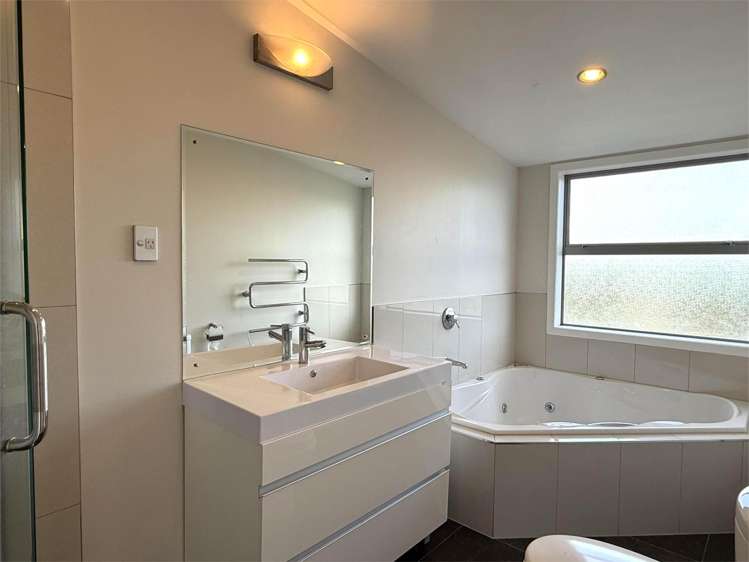 806A East Coast Road Oteha_12