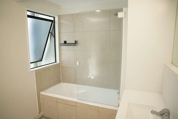 9D/6 Whitaker Place Auckland Central_14