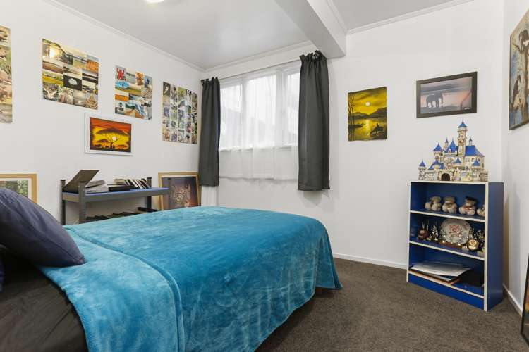 21 Queen Mary Avenue New Lynn_15