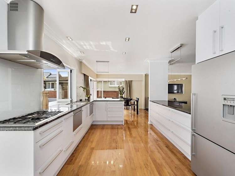 735 River Road Chartwell_8