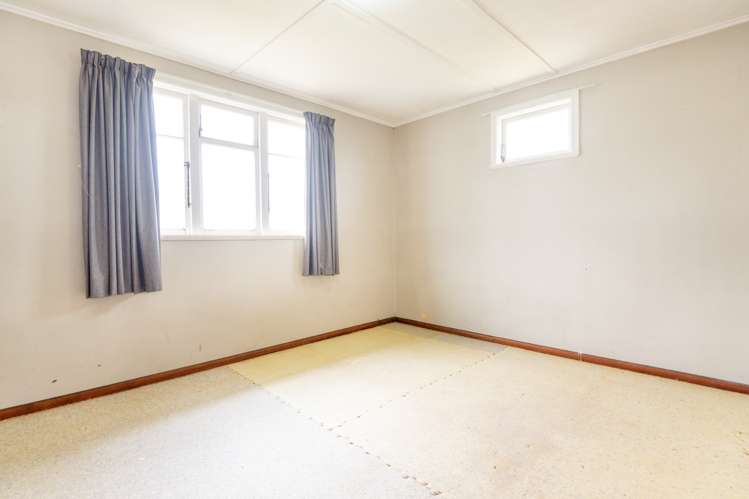 1215 Norfolk Crescent Mayfair_12