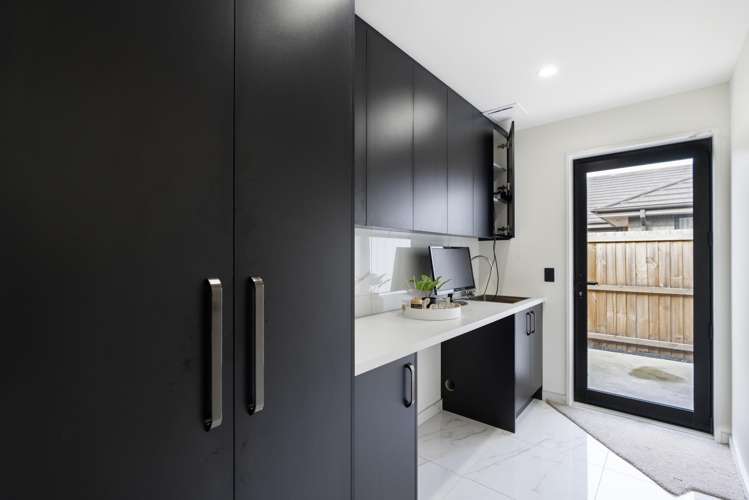 47 Selfe Crescent Burwood_17