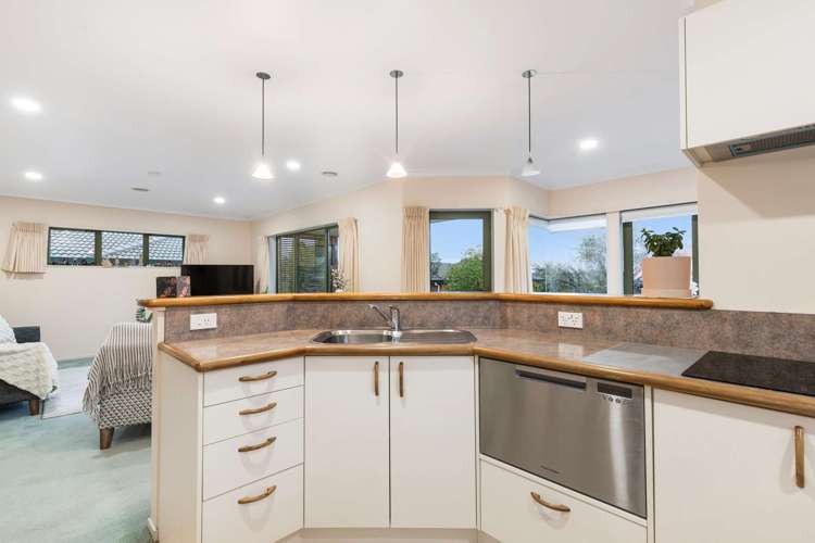 55 Basley Road Owhata_9