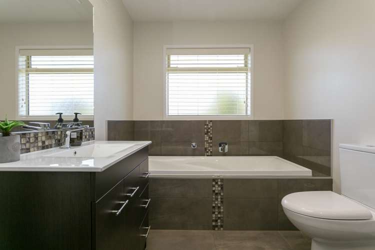 51 Montgomery Crescent Kinloch_24