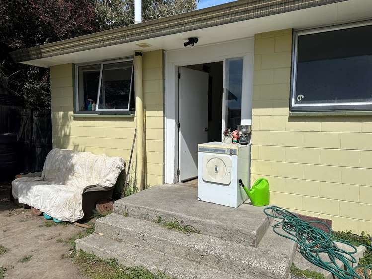 17b Leonie Place Aranui_12