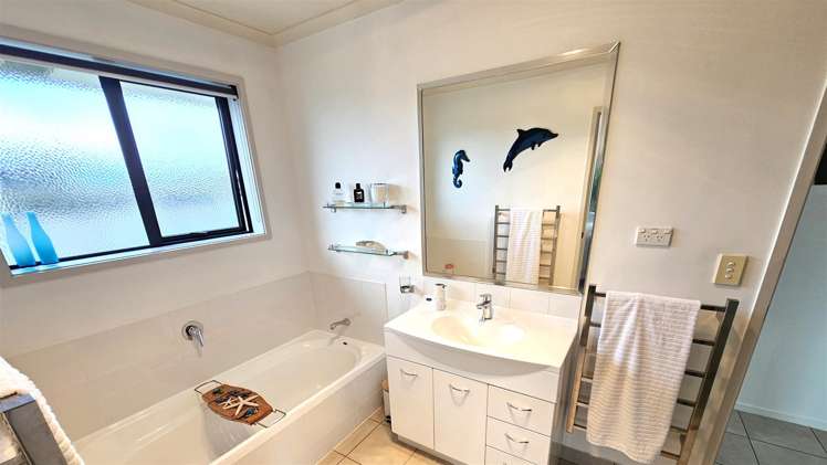 106 Benjamin Place Matarangi_17