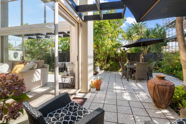 2/1 Esmonde Road_0