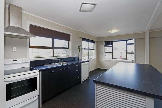 193 Tasman Street Opunake_3