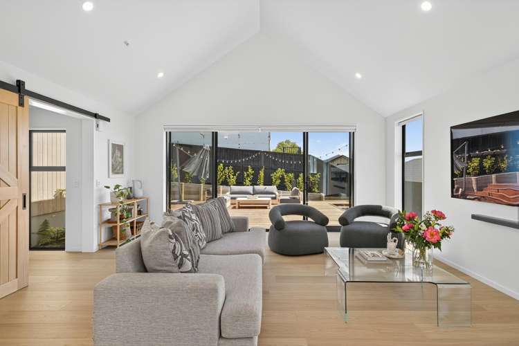 6 Round Hill Rise Cracroft_9