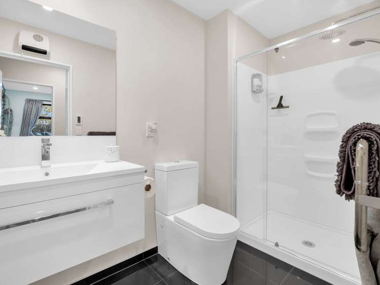 99 Faringdon Boulevard Rolleston_14