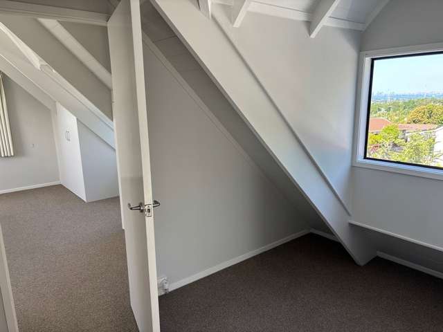 19 Raelene Place Massey_3