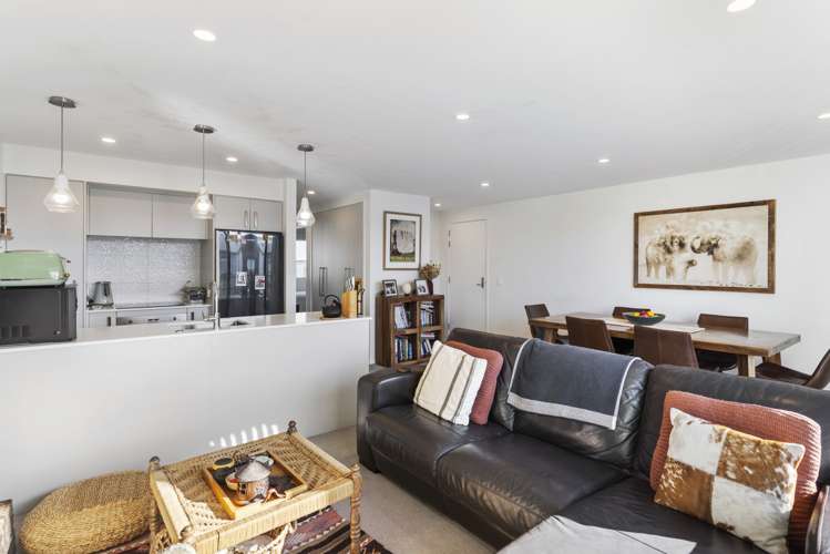 2/5 Paketai Lane Beachlands_7