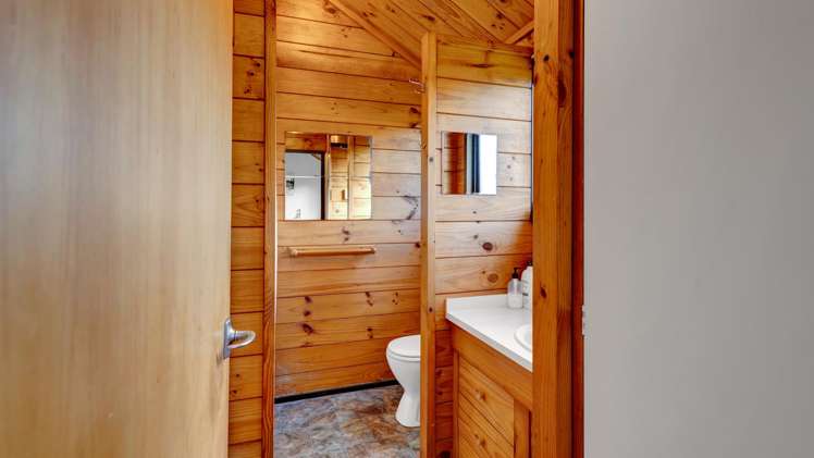 8 Pohutukawa Drive Opunake_21