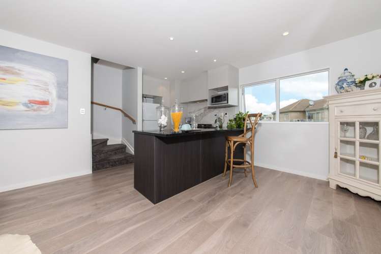 85 Bordeaux Parade Te Atatu South_7