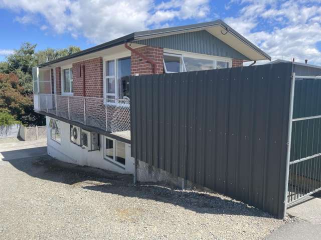 Modern 5-Bedroom Home with Large Section