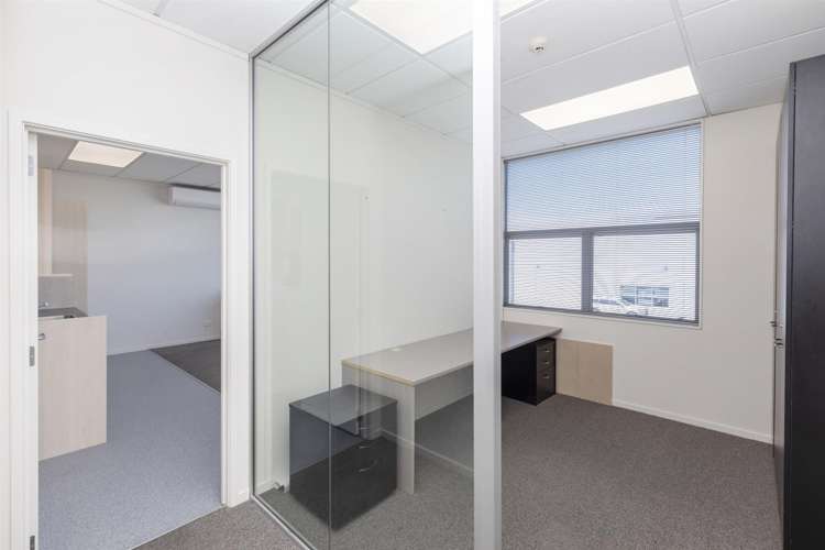 Units 14 & 15, 150 Cavendish Road Casebrook_9