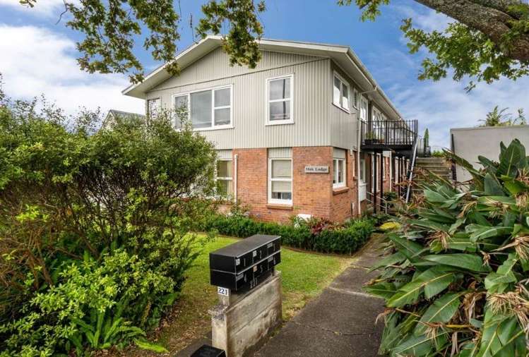 1/221 Hurstmere Road Takapuna_2