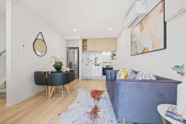 1 Double Bedroom + 1 Functional Study!