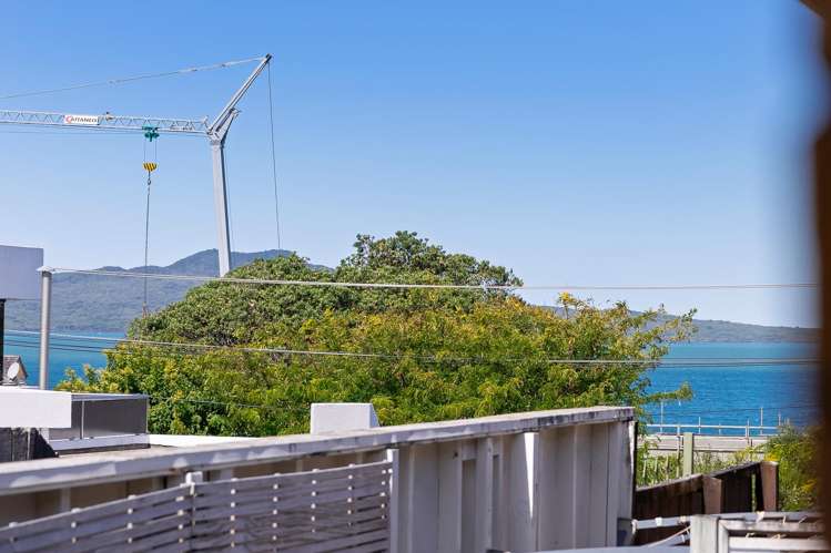 2/16 Beach Road Castor Bay_12