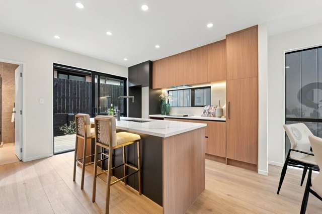 3B & 3C Towra Place Botany Downs_2