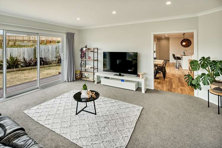 107 Queen Charlotte Drive Aotea_8