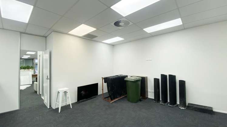 Shop 4/110 Devonport Road Tauranga Central_8