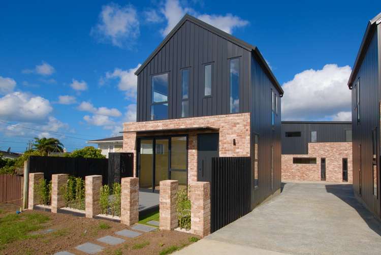 2/139 Tirimoana Road_0