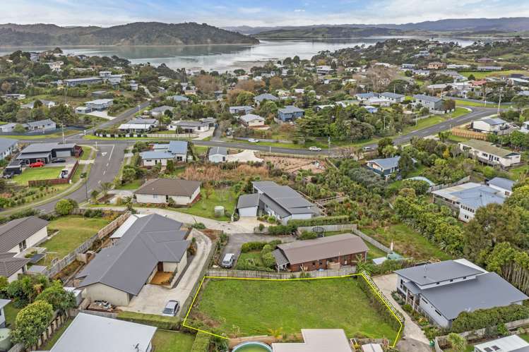 2d Puka Place Raglan_12